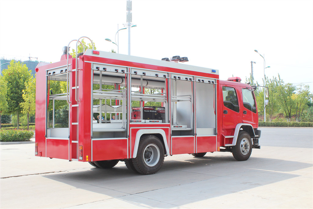 ايسوزو شاحنة إطفاء الإنقاذ مع ونش ورافعة ومولد
