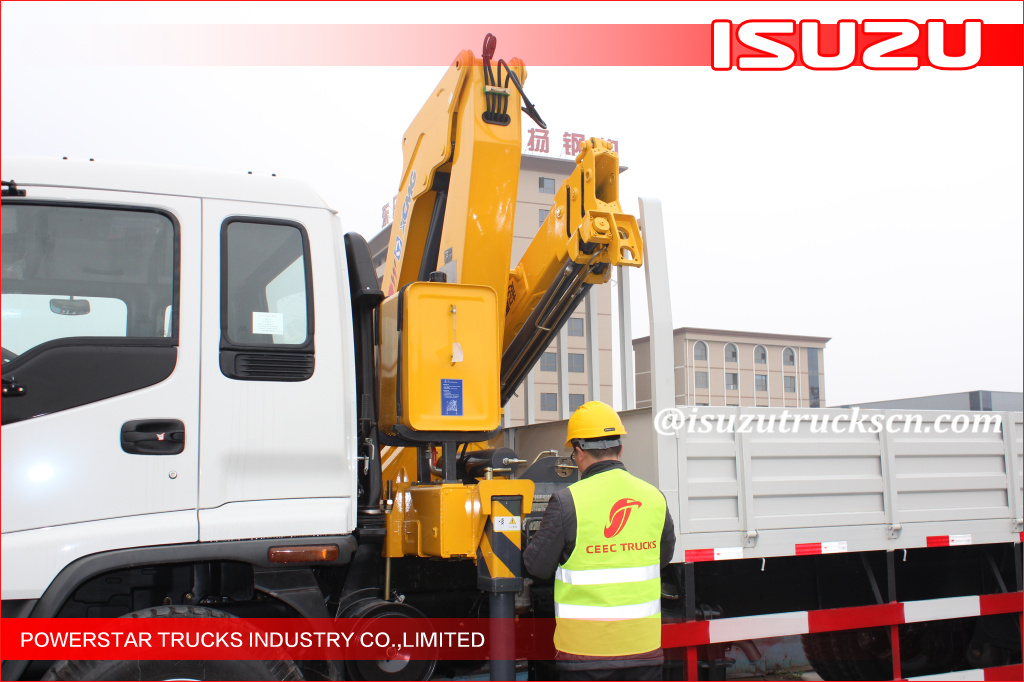Max Lifting Capacity 6300 kg Isuzu truck with crane