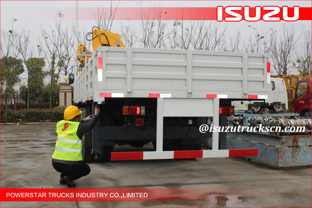 ISUZU ELF 5 ton Lifting Truck Mounted Crane