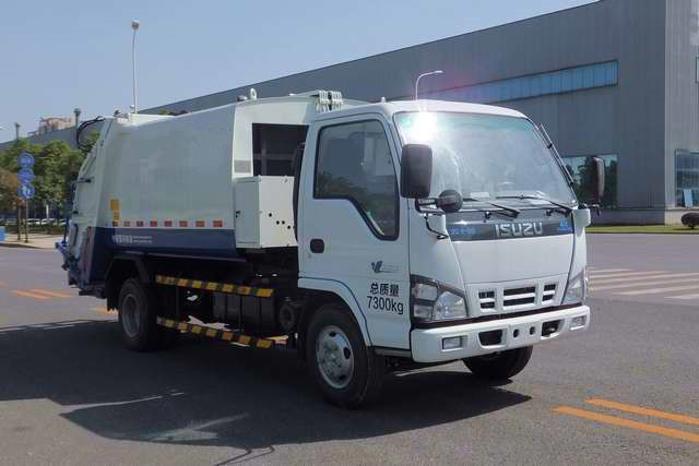 isuzu special truck garbage compacting vehicle