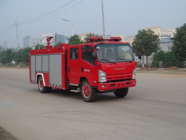 CB10/30 Fire pump Isuzu ELF water foam fire truck