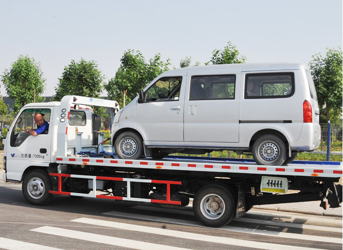 3ton Isuzu Flat low bed road wrecker tow truck for sale 