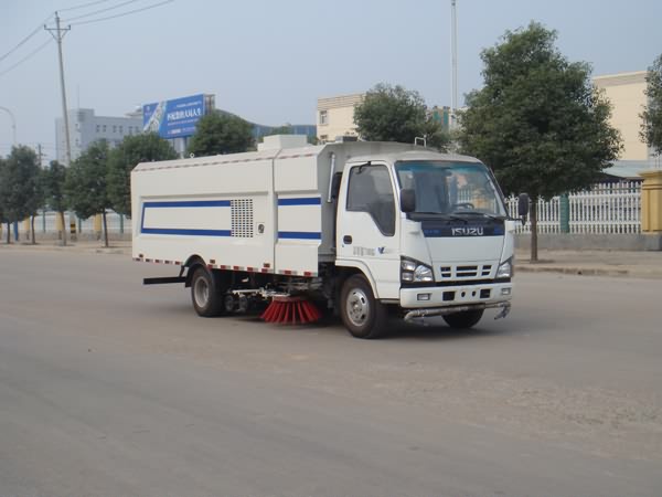 quality Isuzu road clean vacuum sweeper truck