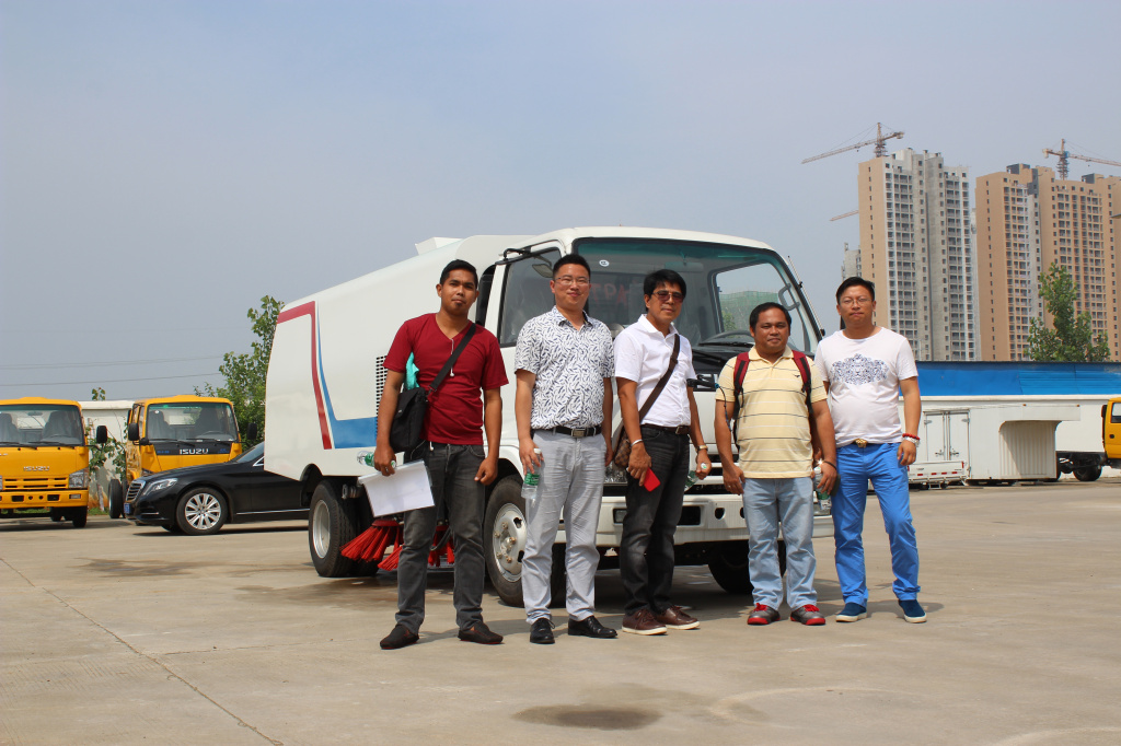 Philippines custom inspection street sweeper truck Isuzu