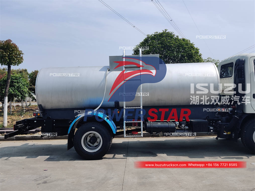 ISUZU small potable water tank truck exported to Djibouti