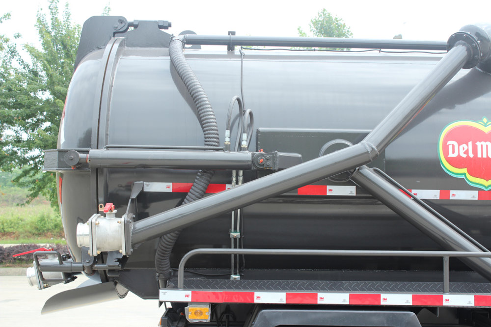 شاحنة صهريج للتعامل مع مياه الصرف الصحي ISUZU NPR