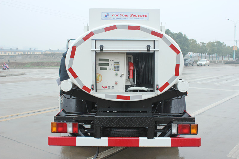 ايسوزو ميني 3cbm شاحنة صهريج للتزود بالوقود