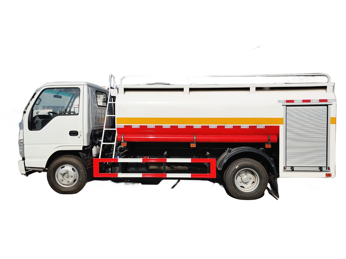 شاحنة مياه ايسوزو لمكافحة الحرائق