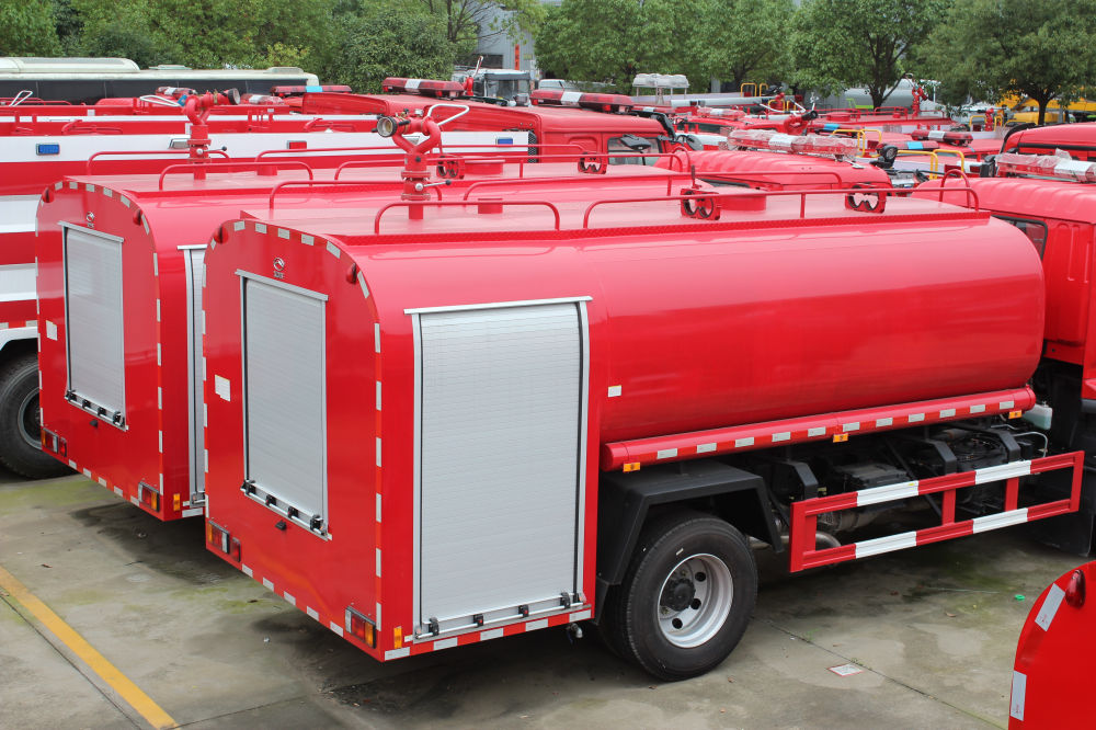 شاحنة إطفاء خزان المياه من Isuzu FVR