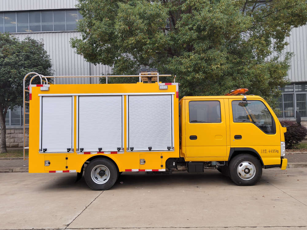 ايسوزو قوة السيارة وحدة الطاقة الكهربائية الإضاءة المتنقلة شاحنة الإنقاذ في حالات الطوارئ