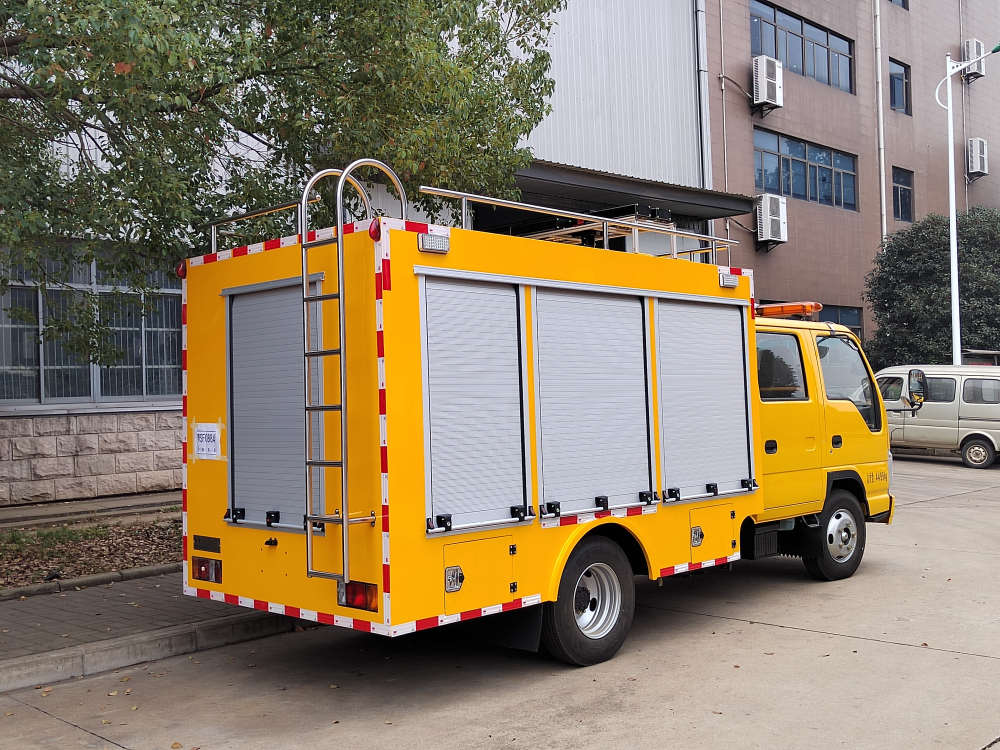 ايسوزو قوة السيارة وحدة الطاقة الكهربائية الإضاءة المتنقلة شاحنة الإنقاذ في حالات الطوارئ