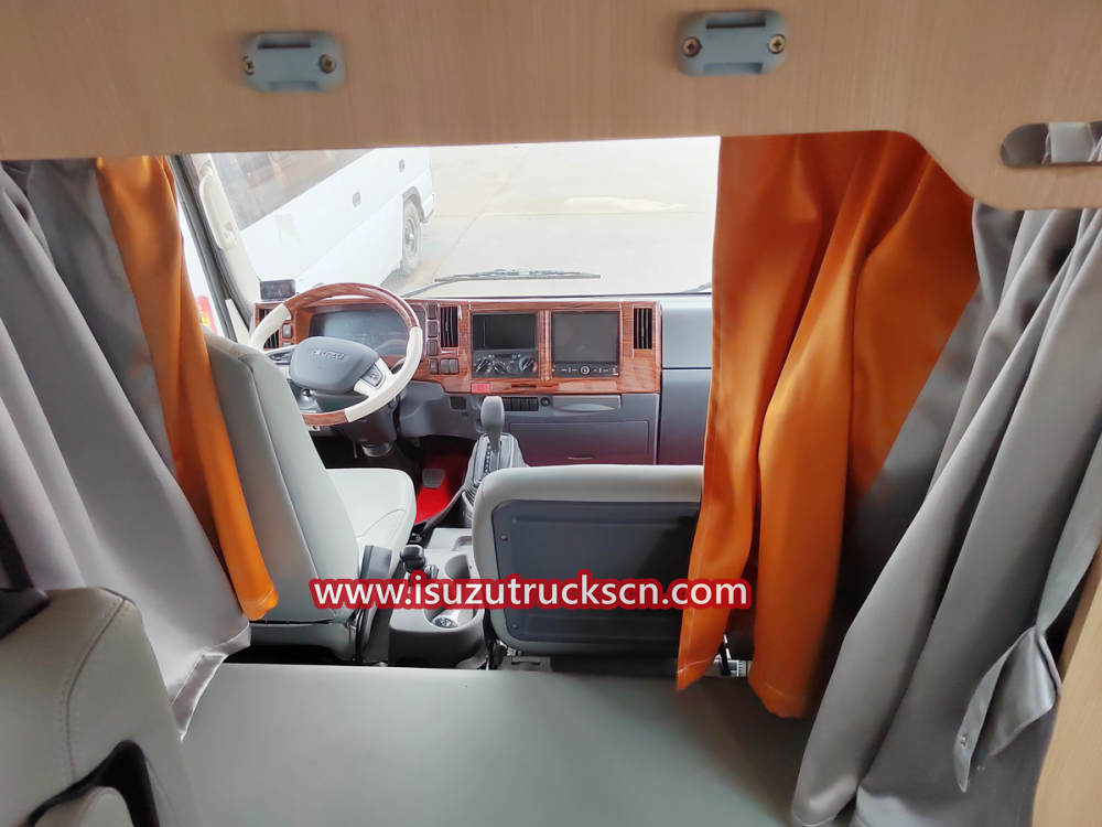 ايسوزو العربة شاحنة سرير العربة RV كارافان مع مرحاض ومطبخ للبيع