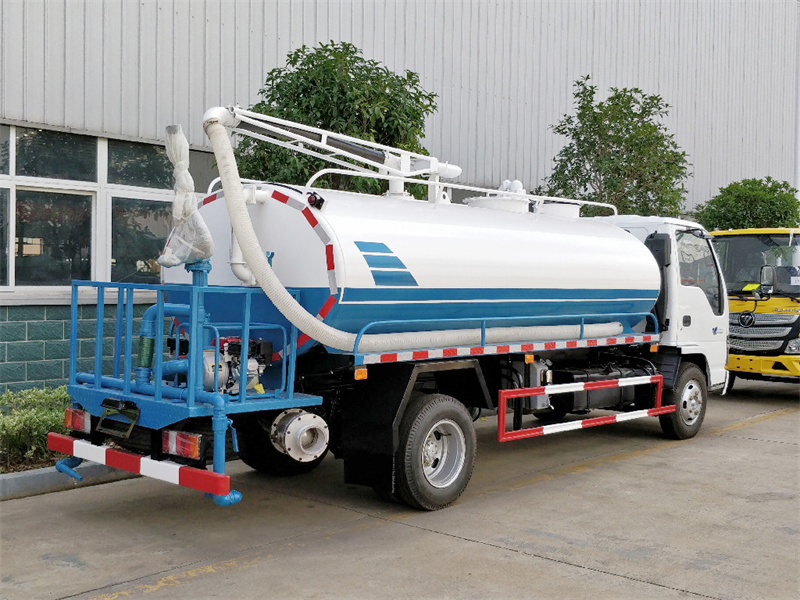 شاحنة تنظيف مياه الصرف الصحي ايسوزو NKR