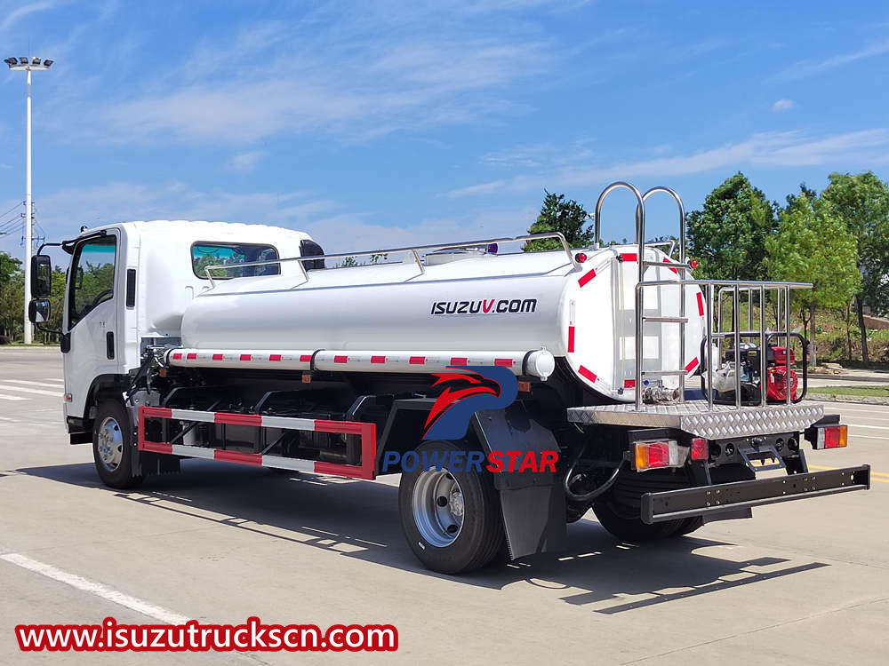 Isuzu potable water truck