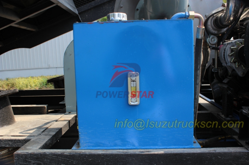 Hydraulic oil tank for road sweeper truck