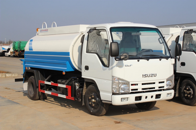 Road Cleaning truck isuzu water spraying trucks