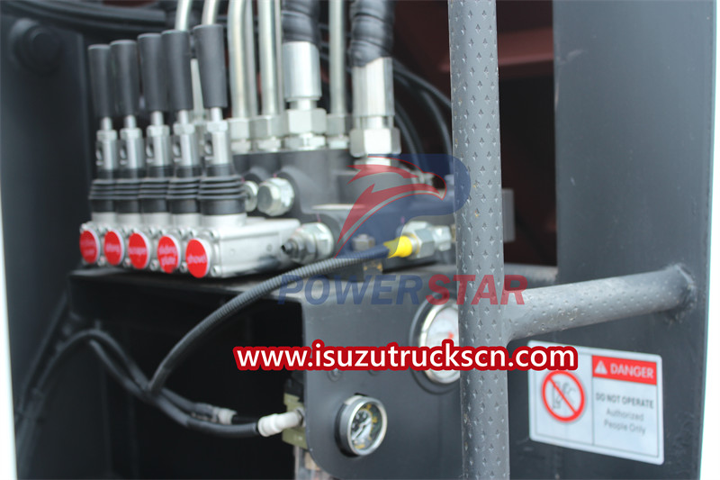ISUZU 8CBM rear loader truck