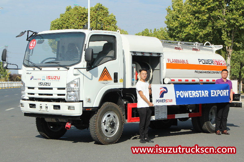 يتم تسليم شاحنة خزان الوقود ISUZU ذات الدفع الرباعي NPR 4000L إلى الفلبين
    