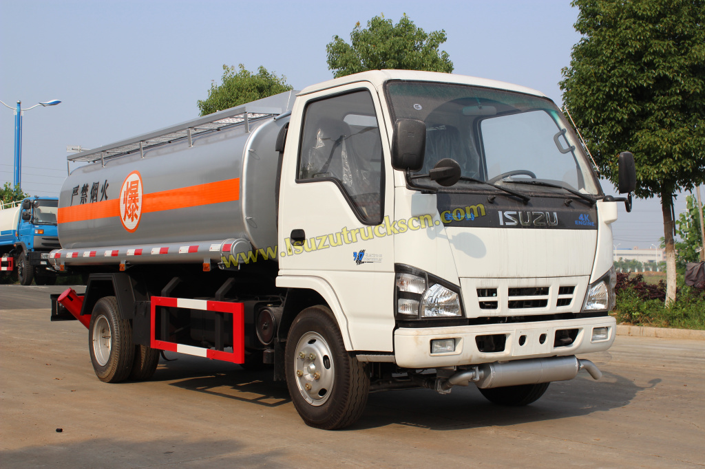 شاحنة خزان الوقود سعة ايسوزو 4 * 2 للبيع من الشركة المصنعة بوويرستار الشاحنات 