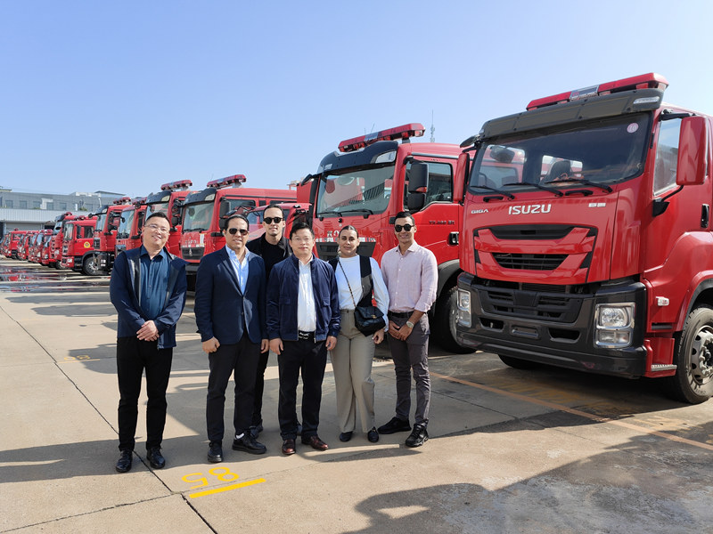 قام عملاء أمريكا اللاتينية بزيارة POWERSTAR لشراء شاحنات الإطفاء وشاحنات التفريغ من ISUZU
    